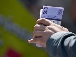 Mann wegen Betruges verurteilt: Mit Spielgeld bezahlen? Das kann im Knast enden