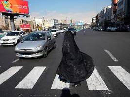 Tod Chamenei: Medien berichten über Sprechchöre gegen Regime in Teheran