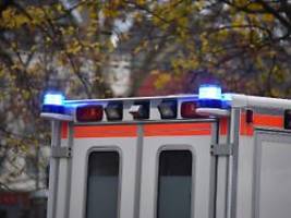 Unglück in Niederkassel: Männer stürzen von Karnevalswagen - 51-Jähriger verletzt sich schwer