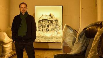 julian rosefeldt blickt hinter die kulissen der geschichte