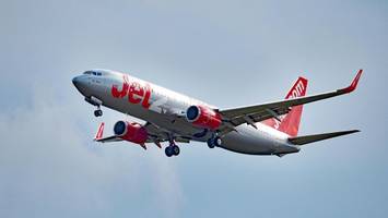 „entsetzliches verhalten“: flugzeug muss nach massenschlägerei an bord notlanden