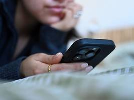 Studie: Hunderttausende junge Menschen von Social-Media-Sucht betroffen