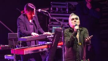 die 80er-hits zünden noch: morrissey, überraschend heiter in der sporthalle