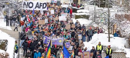 „keine böcke auf höcke“: 3500 menschen gehen in lindenberg gegen die afd auf die straße