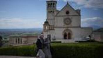 Katholische Kirche: Assisi zeigt erstmals Gebeine des Heiligen Franziskus