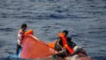 Migration: Mehr als ein Dutzend Leichen an Italiens Küsten angeschwemmt