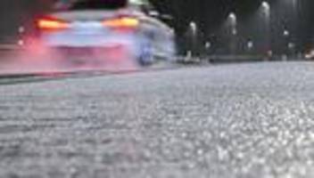 Mittelfranken: Polizei bittet um Vorsicht: schon Unfälle wegen Eisglätte