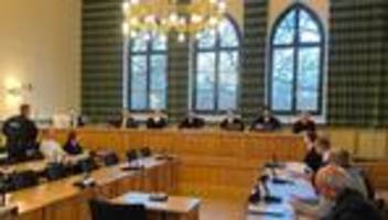 prozess: ehefrau in liebeszelle erwürgt - urteil erwartet