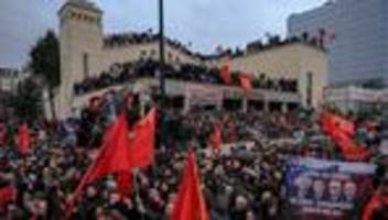 kosovo: großdemonstrationen im kosovo wegen prozess gegen ex-präsident thaçi