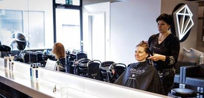 hohe beschäftigungsquote unter geflüchteten: viele ukrainer finden job in deutschland