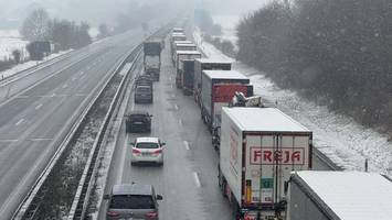 explosionsgefahr: a7 vor rader hochbrücke in beide richtungen voll gesperrt