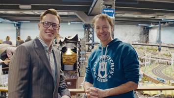 Was macht denn dieser Akkordeonspieler plötzlich im Miniatur Wunderland?