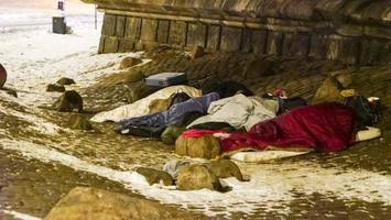 tote obdachlose in hamburg: linke beklagt stellenabbau bei sozialarbeitern