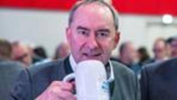 brauchtum: aiwanger wettert gegen zu viel sozial- und nanny-staat