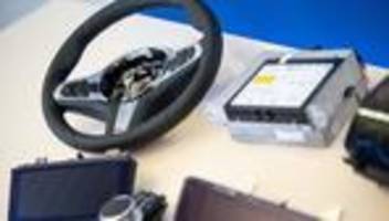 Kriminalität: Schlag gegen Handel mit gestohlenen Autoteilen - Festnahme