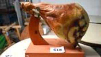 Nach Insolvenz: Gurken und Knochensäge - Auktion bei Feinkostlegende Rogacki