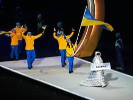 jedes recht, hass zu fühlen: russin führte ukrainische delegation bei olympia-eröffnungsfeier