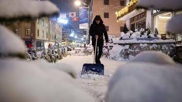 Schnee-Chaos in Italien: 250 Urlauber evakuiert – Behörden warnen Skifahrer
