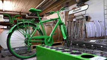 senfgurken und eine knochensäge: dieses rogacki-kultinventar steht zum verkauf