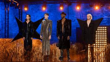 „unvergesslicher moment“: berliner designer kleidet heidis topmodels ein