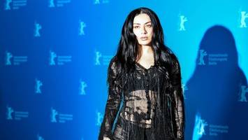 charli xcx: scharfe kritik an berlinale-afterparty wegen russland-verbindungen
