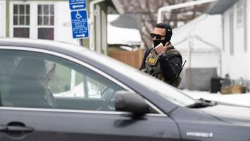 Mann flieht vor ICE – und verursacht tödlichen Crash vor Schule