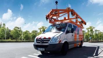 Ungewöhnliches Spezialfahrzeug sammelt neue Straßendaten mit Hightech