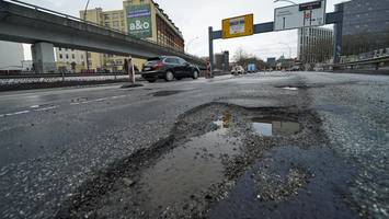 strenger frost bricht straßen auf: konzertierte aktion gegen schlaglöcher