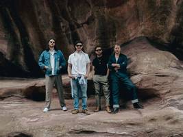 neo-folk: „lass deine wut zur hölle fahren, denn da gehört sie hin“