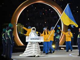 Sportpolitik: Russin trug Ukraine-Schild bei Olympia-Eröffnung