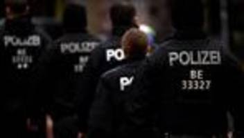 Kampf gegen Bandenkriminalität: Polizei stellt bei Razzia Waffen sicher - Drei Festnahmen