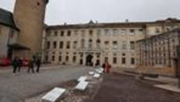 Kriminalität: Unbekannte beschmieren Stadtschloss in Weimar mit Graffiti