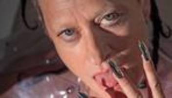 Peaches: Als Nächstes wird man Frauen in den USA das Wahlrecht nehmen