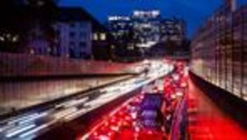 tarifkonflikt autobahn gmbh: warnstreik in tunnelzentralen - keine großen folgen erwartet