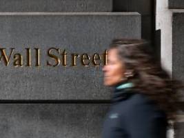 luxusgut nachtruhe: investment-bankerin will schlafen dürfen - und wird gefeuert