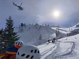 Sohn muss Rettungskräfte rufen: Dutzende Lawinen in Österreich fordern zwei deutsche Opfer