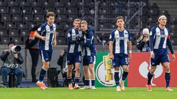 bei hertha bsc blicken zwei stammspieler in eine ungewisse zukunft