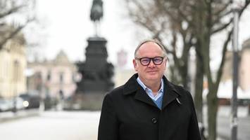 der mann mit dem besten netzwerk soll berlins wichtigsten wirtschaftsclub führen