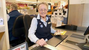 Mit 90 Jahren immer noch an der Budni-Kasse: „Ich arbeite weiter“