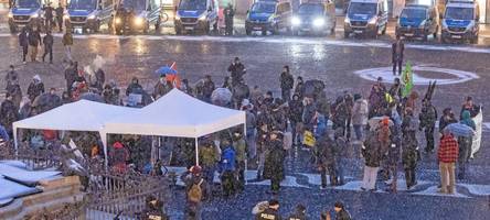 Großes Polizeiaufgebot begleitet Gedenk-Demonstration in Augsburg