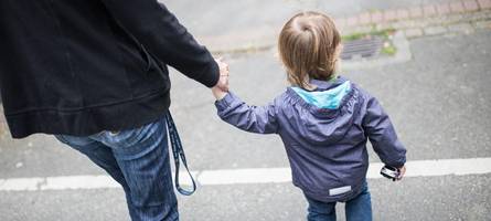 mutter stiftet kind zu ladendiebstahl an