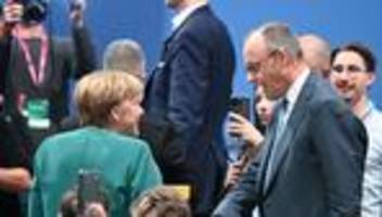 CDU-Parteitag: Warum Merkel Merz wieder nicht gratulieren konnte