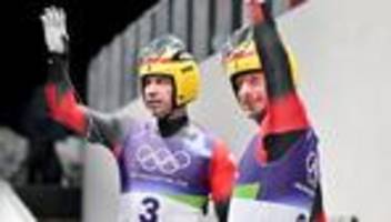 Olympischen Spiele 2026: Tobias Wendl und Tobias Arlt tragen deutsche Fahne bei Schlussfeier