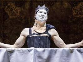 Theater-Aufführung abgebrochen: Lars Eidinger verletzt versehentlich Zuschauerin