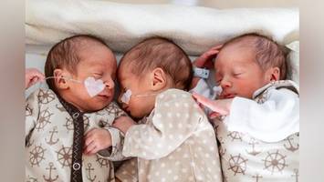 Klinik in Bamberg erlebt extreme Seltenheit – eineiige Drillinge kommen zur Welt