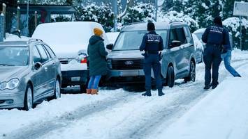 Betrunkenes Kind (12) schrottet mit Papas Auto mehrere geparkte Wagen