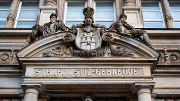 Leiche im Kleiderschrank: Jetzt kommt Verdächtiger in Hamburg vor Gericht