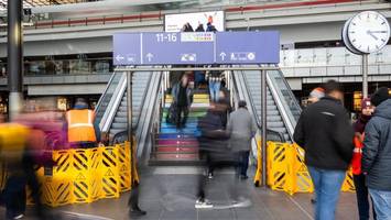 rolltreppen an mehreren großen bahnhöfen gestoppt – auch in hamburg