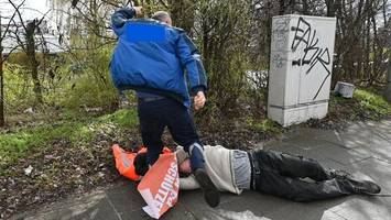 auf ihn wurde eingeschlagen und getreten: jetzt steht klimakleber vor gericht