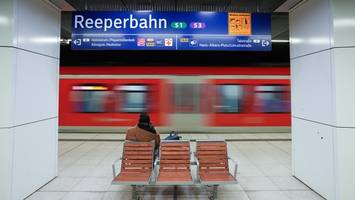 lebensgefährlich: mann (35) schläft in den gleisen am s-bahnhof reeperbahn